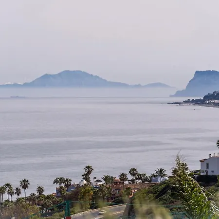 Modern Two-bedroom Coastal Retreat With Panoramic Sea Views To Africa Διαμέρισμα