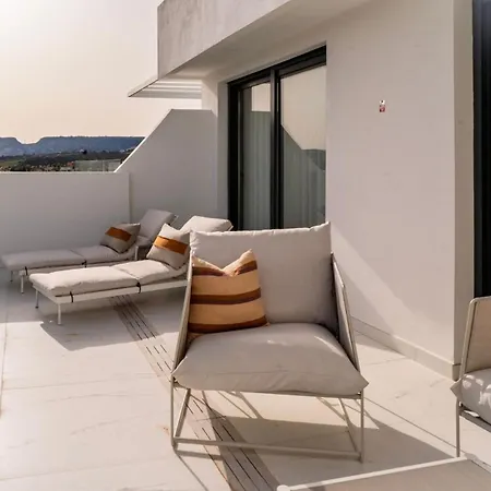 Modern Two-bedroom Coastal Retreat With Panoramic Sea Views To Africa Διαμέρισμα Εστεπόνα