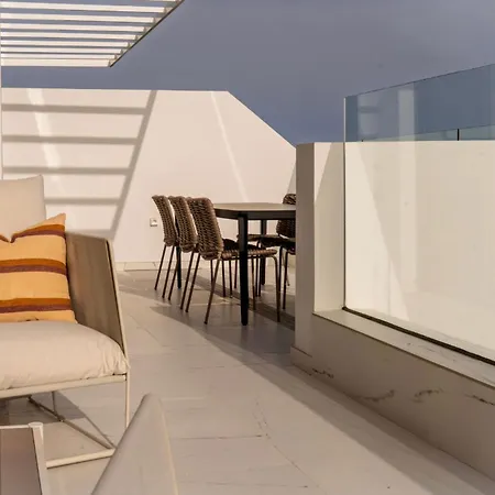 Modern Two-bedroom Coastal Retreat With Panoramic Sea Views To Africa Διαμέρισμα *