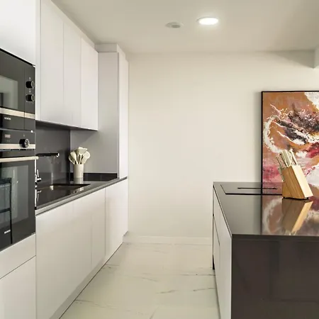 Apartment Modern Two-bedroom Coastal Retreat With Panoramic Sea Views To Africa *