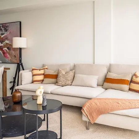 Modern Two-bedroom Coastal Retreat With Panoramic Sea Views To Africa Apartment