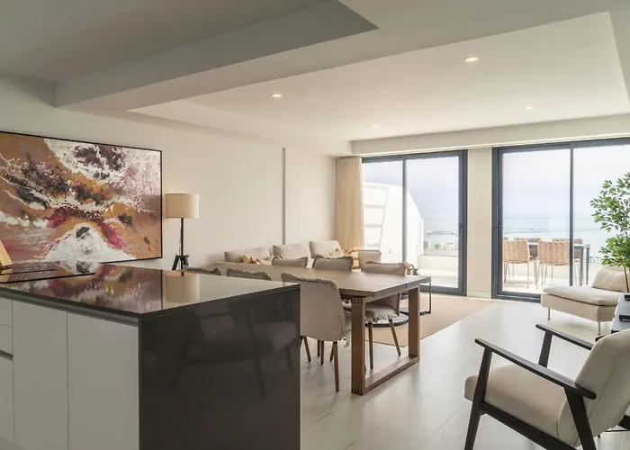 Modern Two-bedroom Coastal Retreat With Panoramic Sea Views To Africa