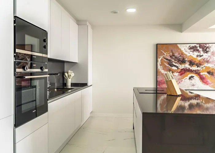 Apartment Modern Two-bedroom Coastal Retreat With Panoramic Sea Views To Africa *