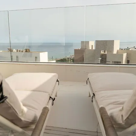 Modern Two-bedroom Coastal Retreat With Panoramic Sea Views To Africa Эстепона