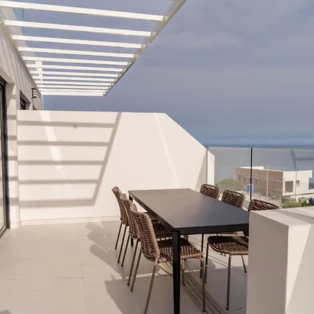 Modern Two-bedroom Coastal Retreat With Panoramic Sea Views To Africa *