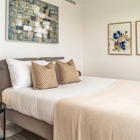Апартаменты Modern Two-bedroom Coastal Retreat With Panoramic Sea Views To Africa Эстепона