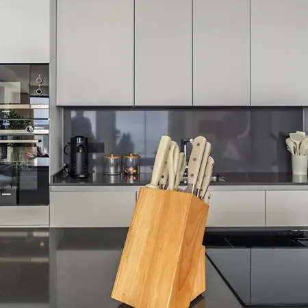 Modern Two-bedroom Coastal Retreat With Panoramic Sea Views To Africa Апартаменты *