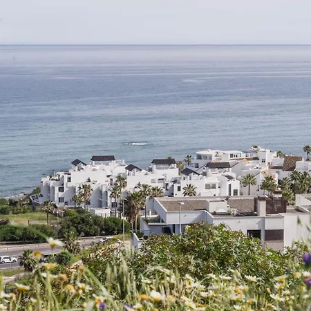 Modern Two-bedroom Coastal Retreat With Panoramic Sea Views To Africa