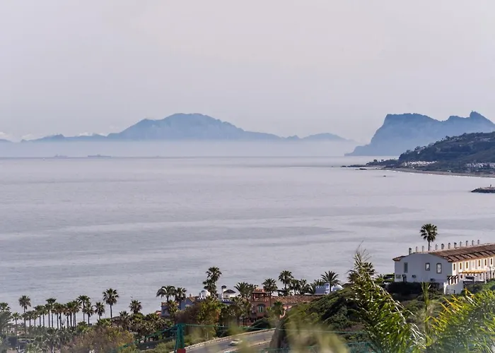 Modern Two-bedroom Coastal Retreat With Panoramic Sea Views To Africa Apartman